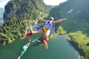 赢球不足喜！利物浦遭遇伤病潮 一场比赛连折3员大将