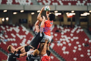 布拉格中场坦言枪手防线难觅破绽，强调进攻者不应畏惧反击